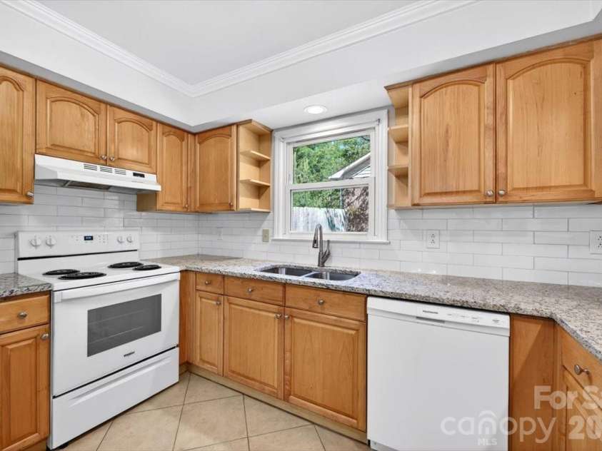 900 John Street, Matthews, NC 28105.  MLS# CAR4370115, YatesRealty ID 21650. 