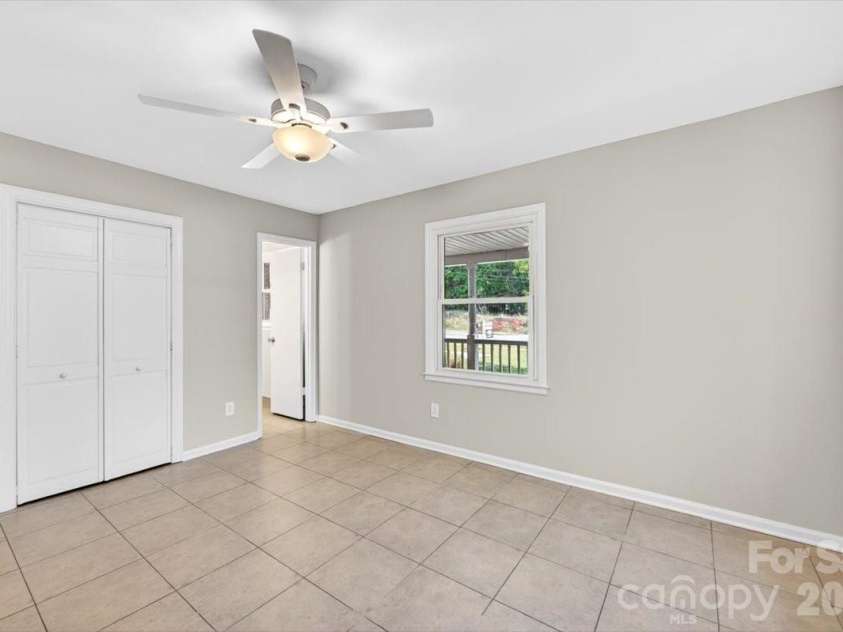900 John Street, Matthews, NC 28105.  MLS# CAR4370115, YatesRealty ID 21650. 