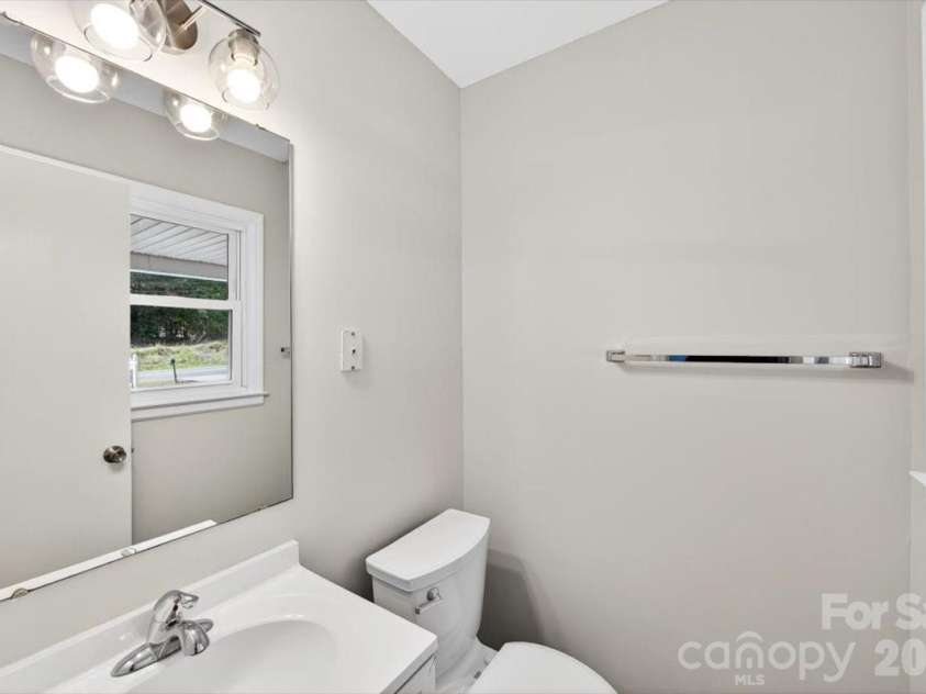 900 John Street, Matthews, NC 28105.  MLS# CAR4370115, YatesRealty ID 21650. 