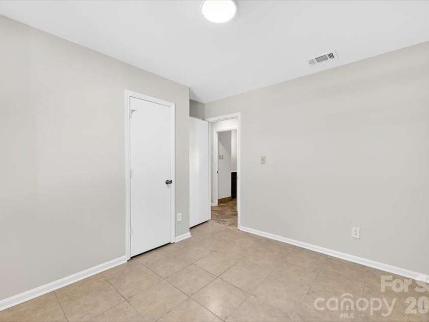 900 John Street, Matthews, NC 28105.  MLS# CAR4370115, YatesRealty ID 21650. 