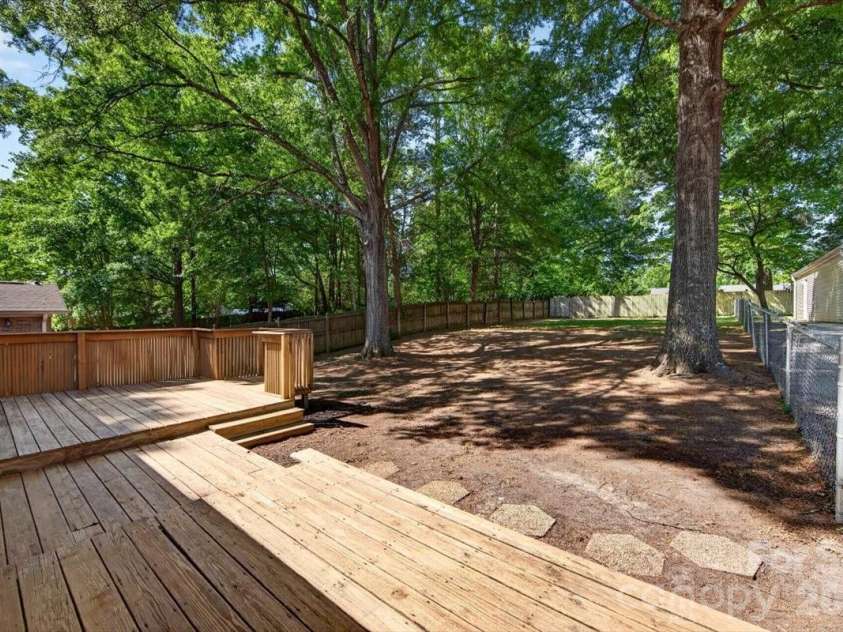 900 John Street, Matthews, NC 28105.  MLS# CAR4370115, YatesRealty ID 21650. 