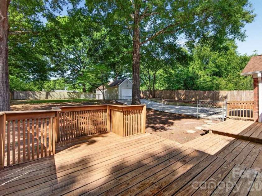 900 John Street, Matthews, NC 28105.  MLS# CAR4370115, YatesRealty ID 21650. 