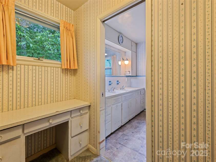 88 Laurel Loop, Maggie Valley, NC 28751.  MLS# CAR4272495, YatesRealty ID 21651. 