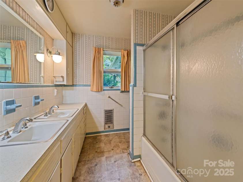 88 Laurel Loop, Maggie Valley, NC 28751.  MLS# CAR4272495, YatesRealty ID 21651. 