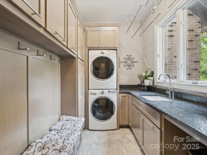 172 Barber Loop, Mooresville, NC 28117.  MLS# CAR4269410, YatesRealty ID 21652. Spacious laundry and drop zone.