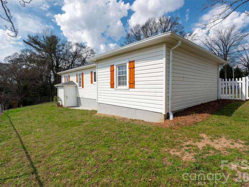 411 Sycamore Street, Lincolnton, NC 28092.  MLS# CAR4355628, YatesRealty ID 21652. 