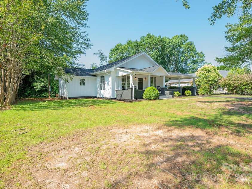 506 Main Street, Forest City, NC 28043.  MLS# CAR4269771, YatesRealty ID 21654. 