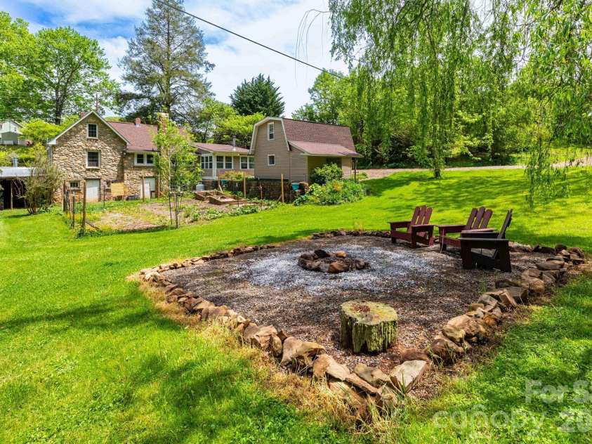 1492 Murray Road, Canton, NC 28716.  MLS# CAR4376547, YatesRealty ID 21656. 