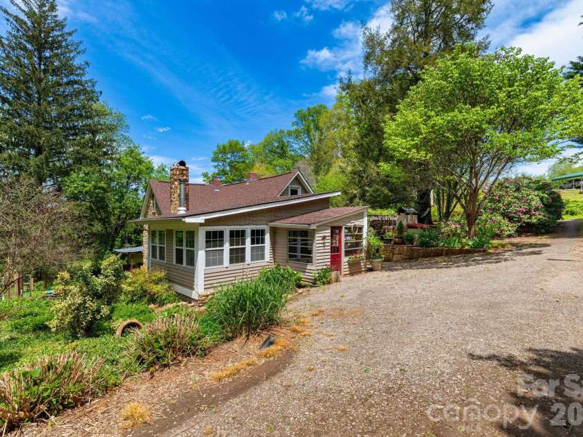 1492 Murray Road, Canton, NC 28716.  MLS# CAR4376547, YatesRealty ID 21656. 