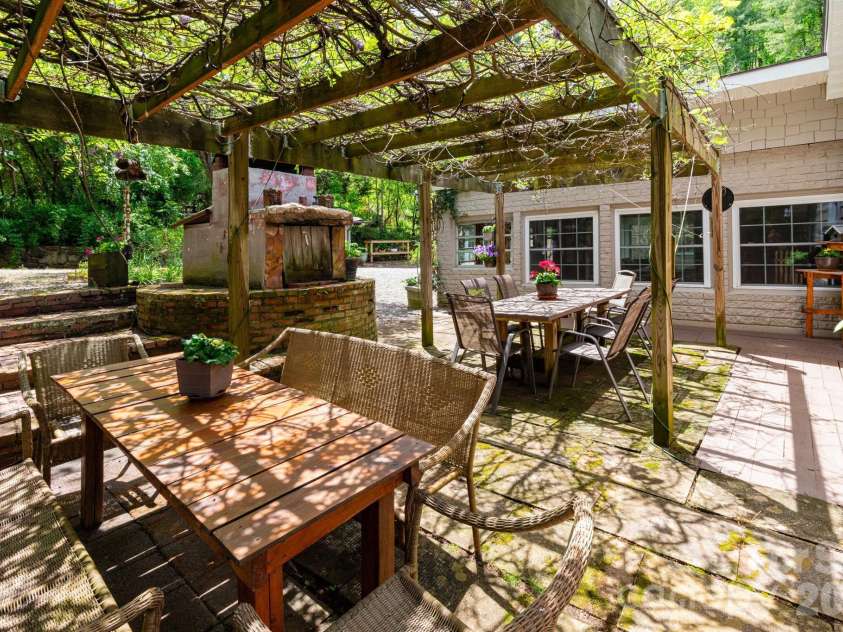 1492 Murray Road, Canton, NC 28716.  MLS# CAR4376547, YatesRealty ID 21656. 