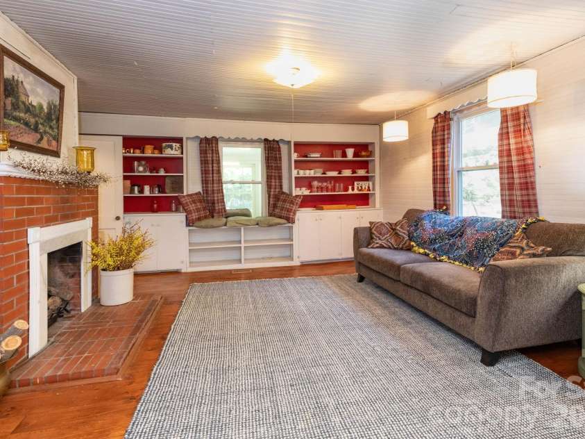 1492 Murray Road, Canton, NC 28716.  MLS# CAR4376547, YatesRealty ID 21656. 