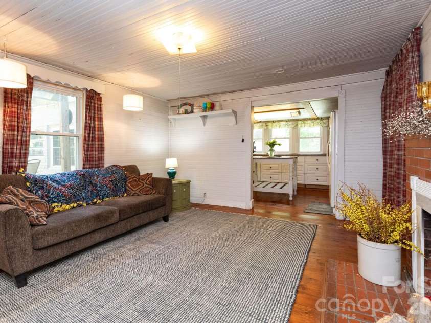 1492 Murray Road, Canton, NC 28716.  MLS# CAR4376547, YatesRealty ID 21656. 