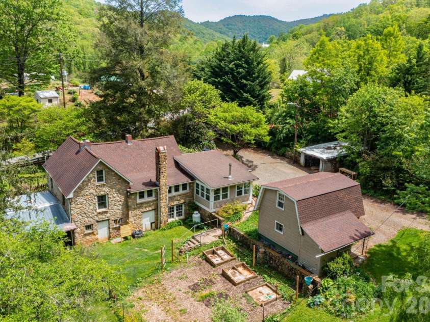 1492 Murray Road, Canton, NC 28716.  MLS# CAR4376547, YatesRealty ID 21656. 