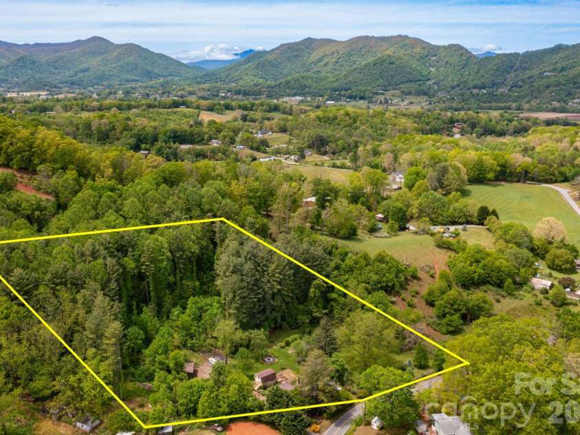 1492 Murray Road, Canton, NC 28716.  MLS# CAR4376547, YatesRealty ID 21656. Approx lot lines