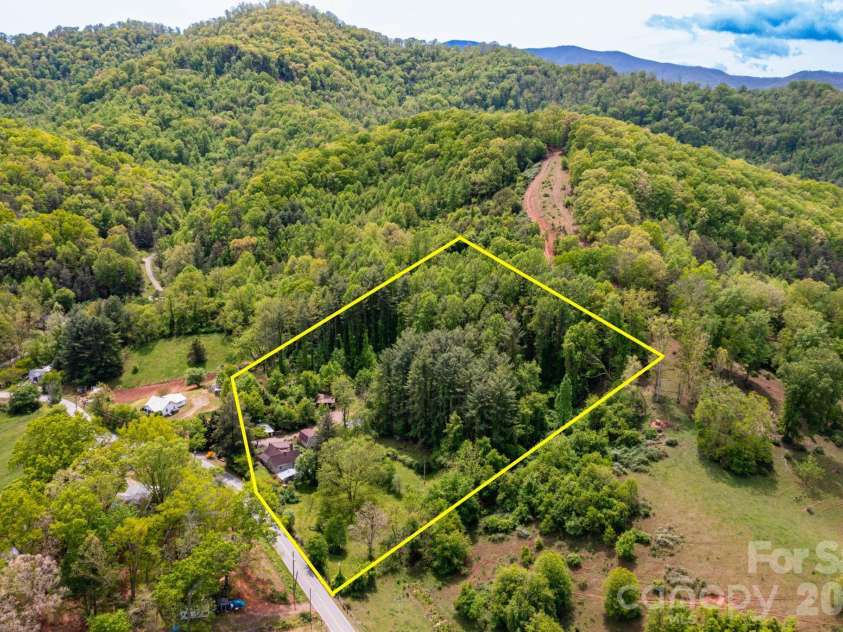 1492 Murray Road, Canton, NC 28716.  MLS# CAR4376547, YatesRealty ID 21656. Approx Lot Lines