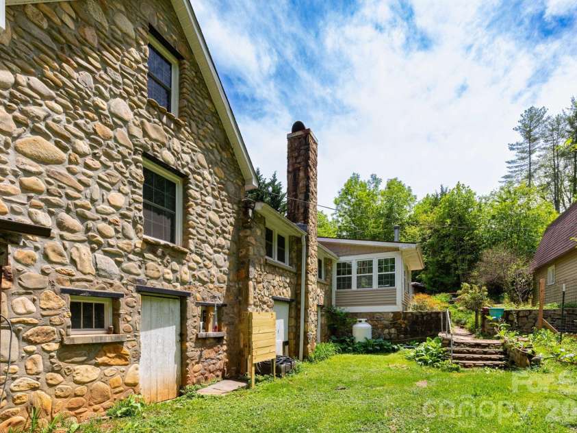 1492 Murray Road, Canton, NC 28716.  MLS# CAR4376547, YatesRealty ID 21656. Basement Entry