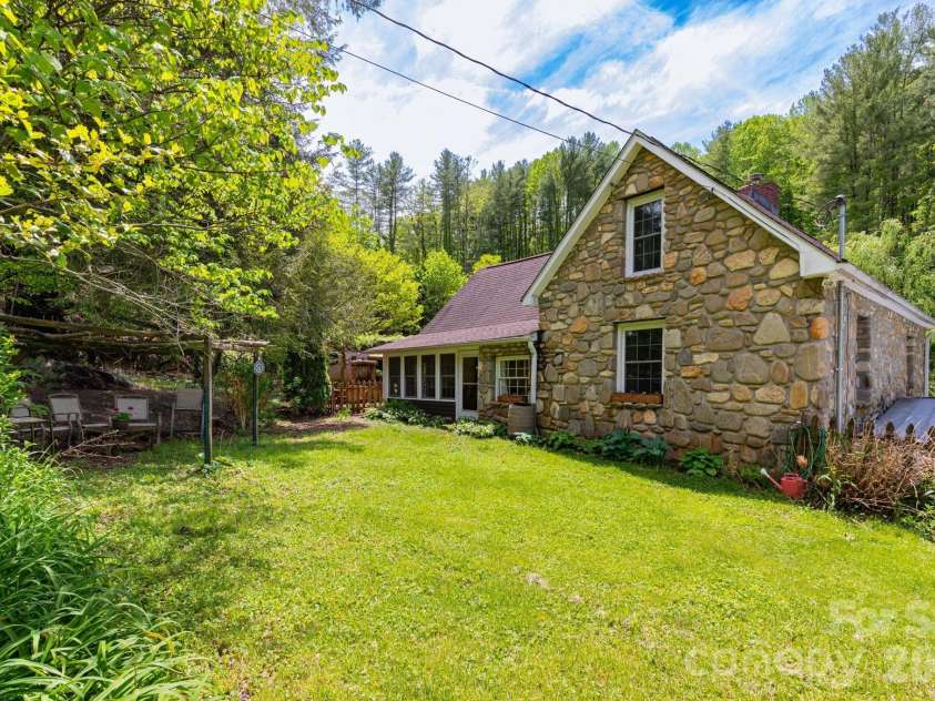 1492 Murray Road, Canton, NC 28716.  MLS# CAR4376547, YatesRealty ID 21656. Front view