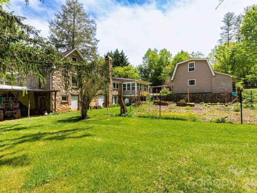1492 Murray Road, Canton, NC 28716.  MLS# CAR4376547, YatesRealty ID 21656. Garden Area