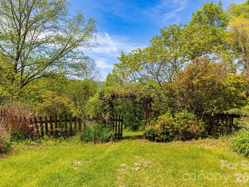 1492 Murray Road, Canton, NC 28716.  MLS# CAR4376547, YatesRealty ID 21656. Gated pathway