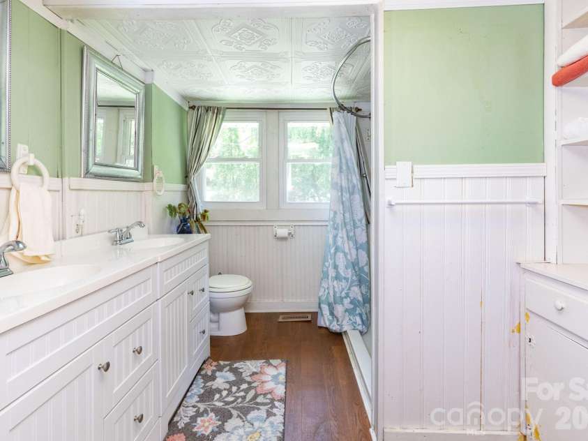 1492 Murray Road, Canton, NC 28716.  MLS# CAR4376547, YatesRealty ID 21656. Main Bath, low ceiling hgt