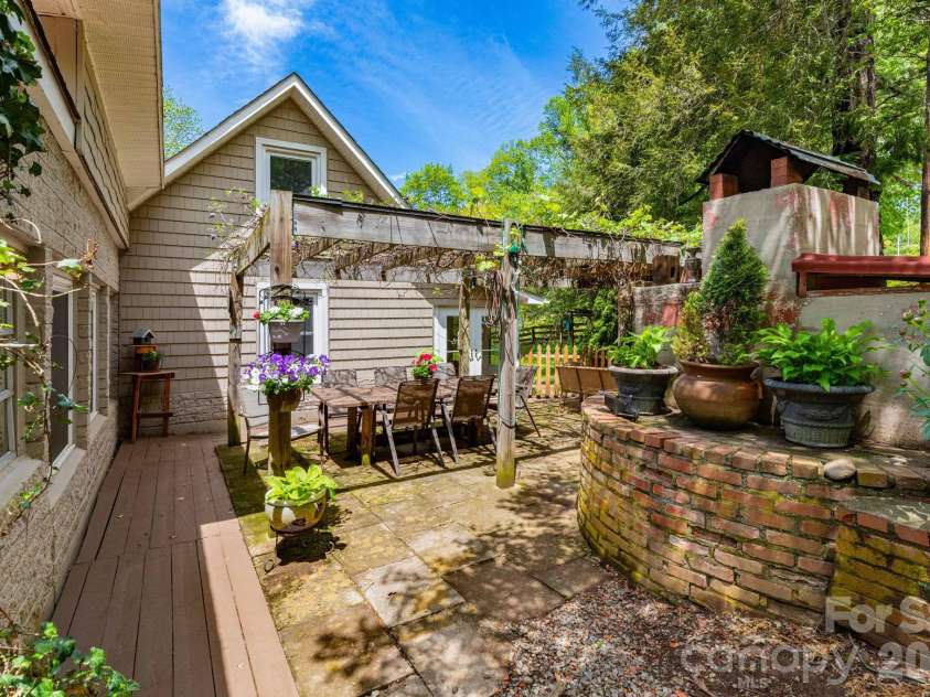 1492 Murray Road, Canton, NC 28716.  MLS# CAR4376547, YatesRealty ID 21656. Trellised Patio