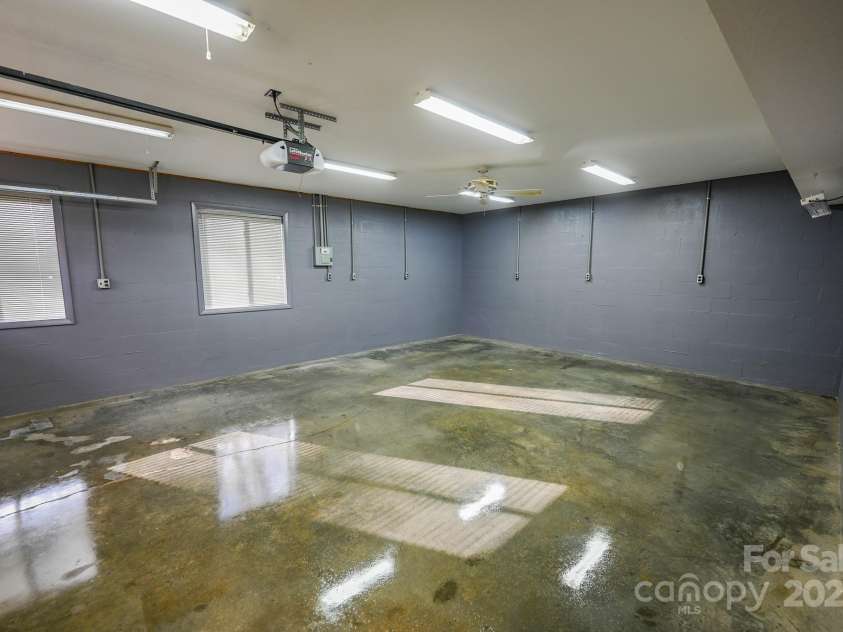 183 Creekside Drive, Forest City, NC 28043.  MLS# CAR4199948, YatesRealty ID 21656. Basement Garage