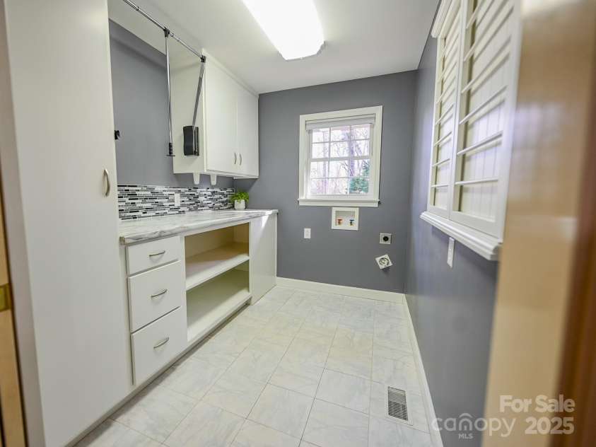 183 Creekside Drive, Forest City, NC 28043.  MLS# CAR4199948, YatesRealty ID 21656. Laundry Room in Primary Bedroom