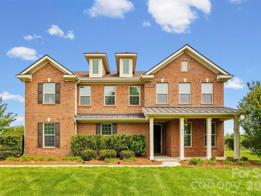 213 Candella Drive, Matthews, NC 28104.  MLS# CAR4365579, YatesRealty ID 21657. 