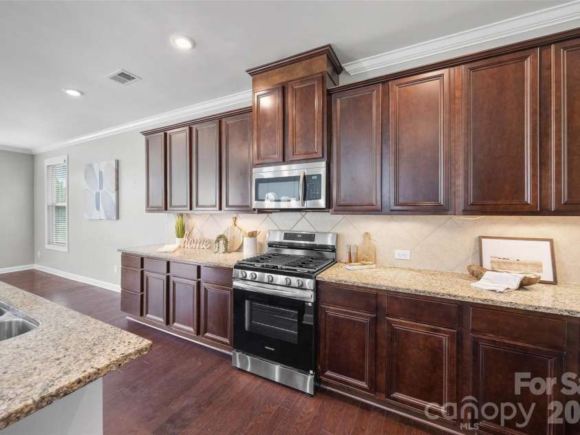 213 Candella Drive, Matthews, NC 28104.  MLS# CAR4365579, YatesRealty ID 21657. 