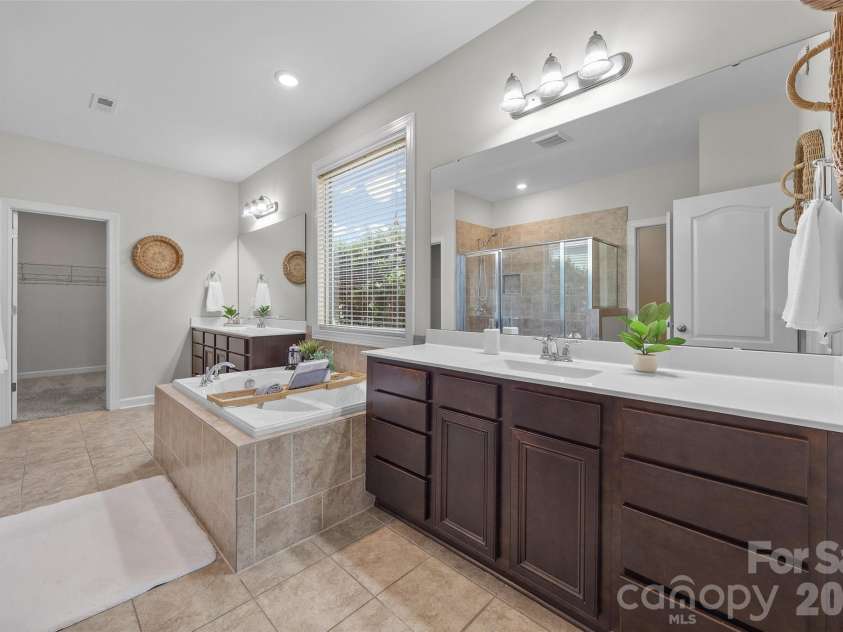213 Candella Drive, Matthews, NC 28104.  MLS# CAR4365579, YatesRealty ID 21657. 