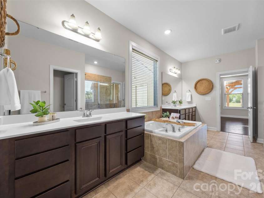 213 Candella Drive, Matthews, NC 28104.  MLS# CAR4365579, YatesRealty ID 21657. 