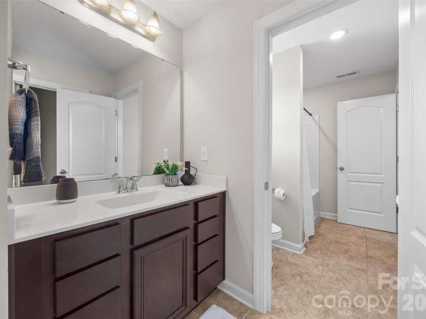 213 Candella Drive, Matthews, NC 28104.  MLS# CAR4365579, YatesRealty ID 21657. 
