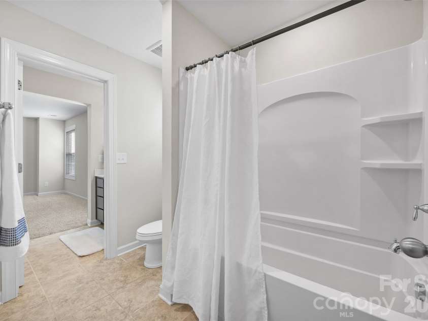 213 Candella Drive, Matthews, NC 28104.  MLS# CAR4365579, YatesRealty ID 21657. 