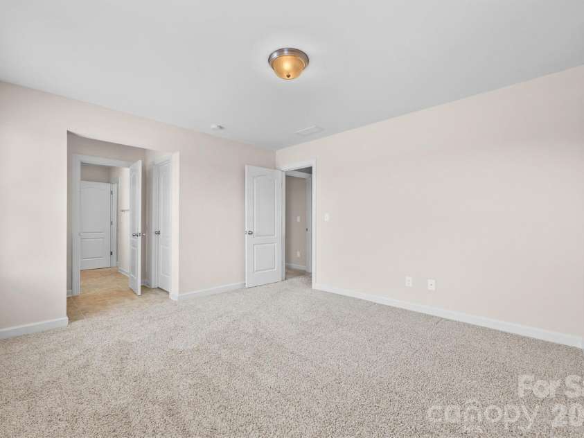 213 Candella Drive, Matthews, NC 28104.  MLS# CAR4365579, YatesRealty ID 21657. 