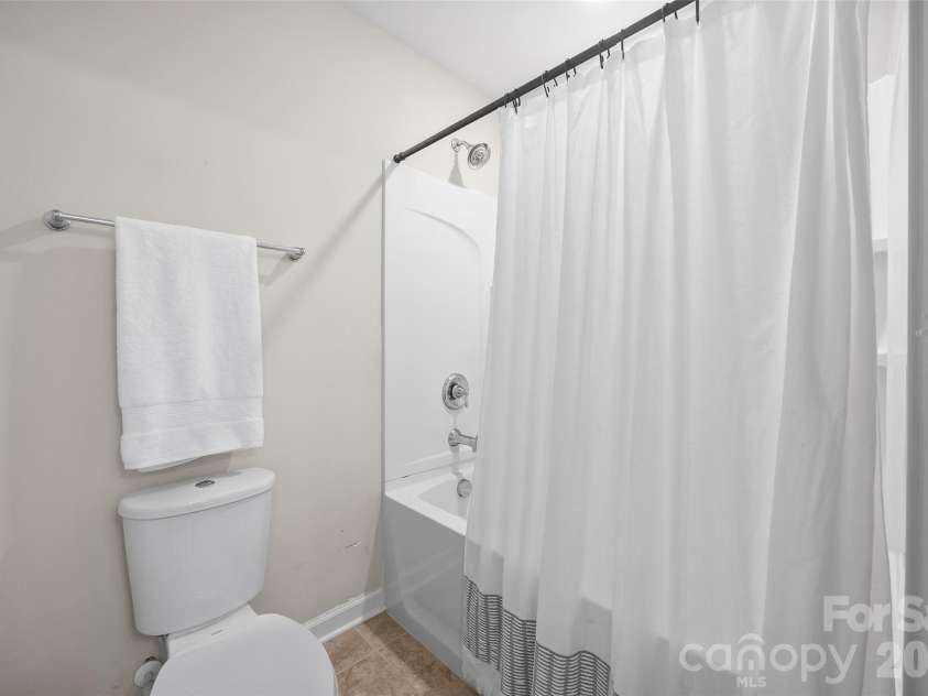 213 Candella Drive, Matthews, NC 28104.  MLS# CAR4365579, YatesRealty ID 21657. 
