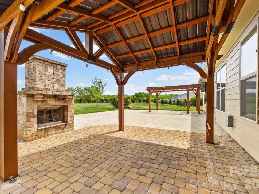 213 Candella Drive, Matthews, NC 28104.  MLS# CAR4365579, YatesRealty ID 21657. 