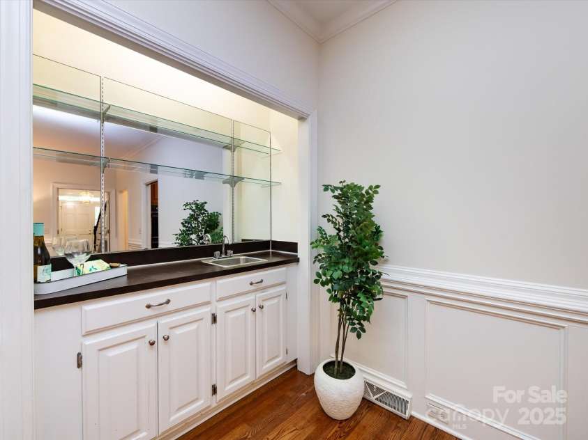9415 Braemar Terrace, Charlotte, NC 28210.  MLS# CAR4271029, YatesRealty ID 21658. 