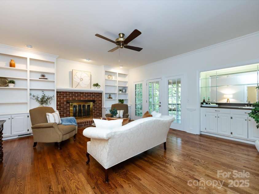 9415 Braemar Terrace, Charlotte, NC 28210.  MLS# CAR4271029, YatesRealty ID 21658. 