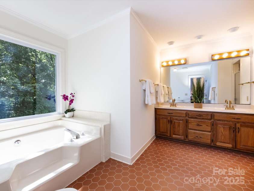 9415 Braemar Terrace, Charlotte, NC 28210.  MLS# CAR4271029, YatesRealty ID 21658. 