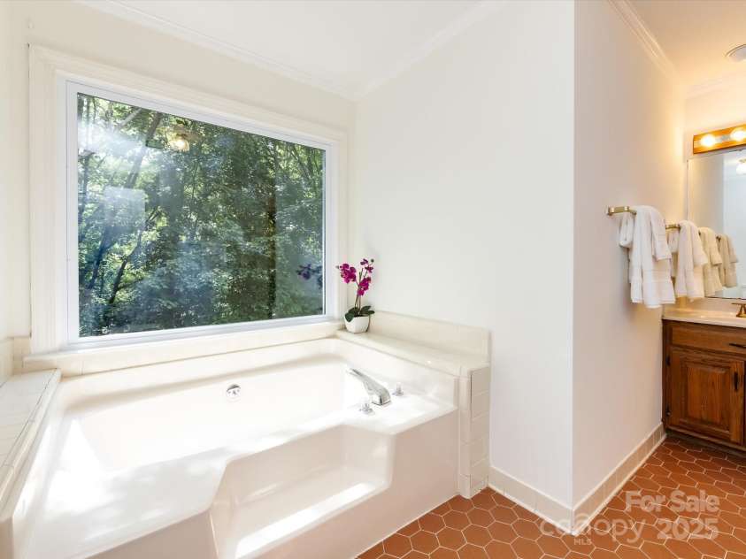 9415 Braemar Terrace, Charlotte, NC 28210.  MLS# CAR4271029, YatesRealty ID 21658. 
