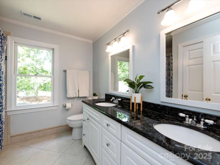9415 Braemar Terrace, Charlotte, NC 28210.  MLS# CAR4271029, YatesRealty ID 21658. 