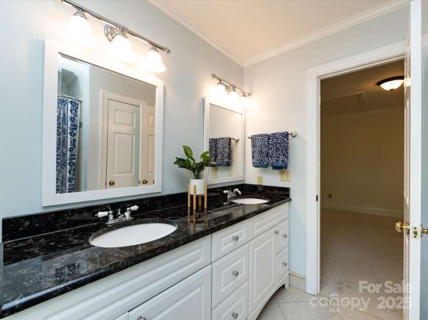 9415 Braemar Terrace, Charlotte, NC 28210.  MLS# CAR4271029, YatesRealty ID 21658. 