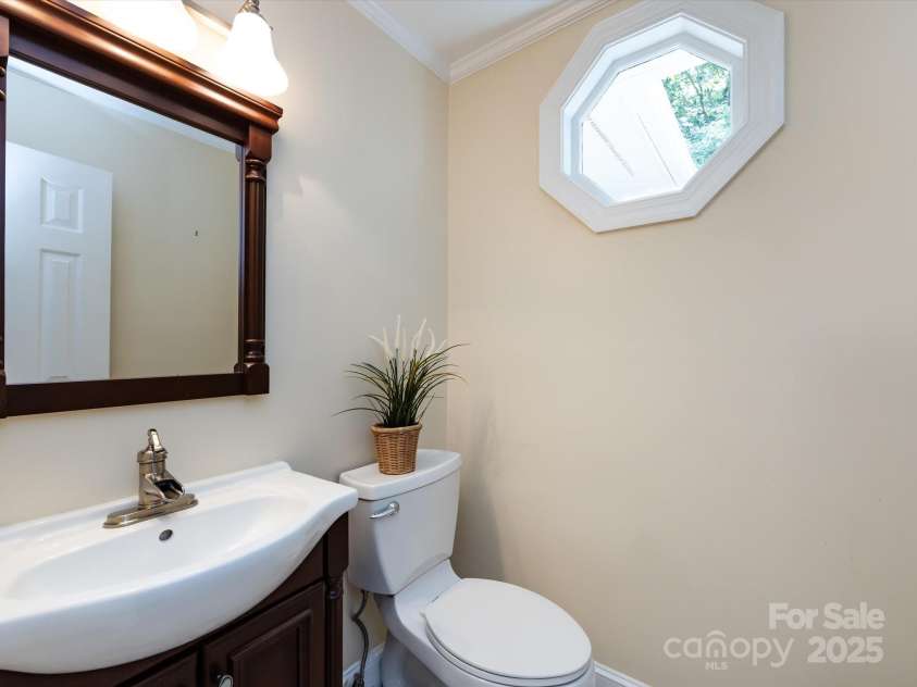 9415 Braemar Terrace, Charlotte, NC 28210.  MLS# CAR4271029, YatesRealty ID 21658. 