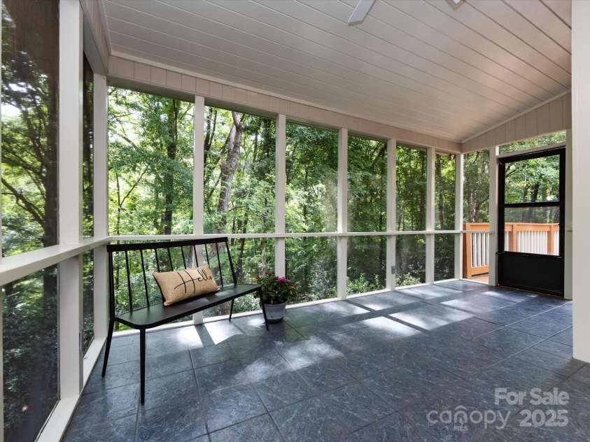 9415 Braemar Terrace, Charlotte, NC 28210.  MLS# CAR4271029, YatesRealty ID 21658. 