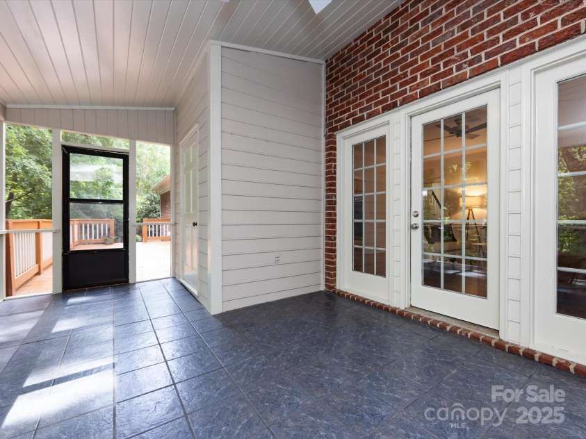 9415 Braemar Terrace, Charlotte, NC 28210.  MLS# CAR4271029, YatesRealty ID 21658. 