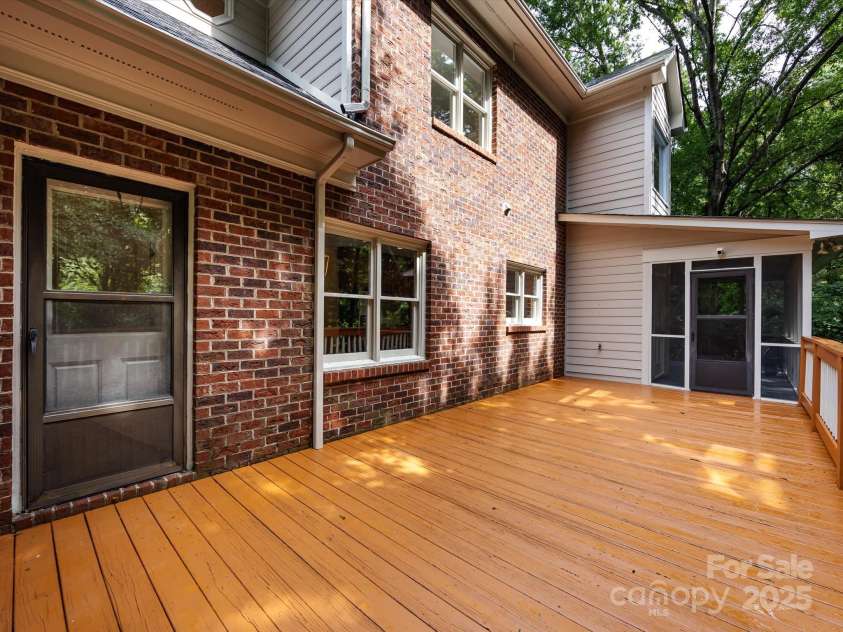 9415 Braemar Terrace, Charlotte, NC 28210.  MLS# CAR4271029, YatesRealty ID 21658. 