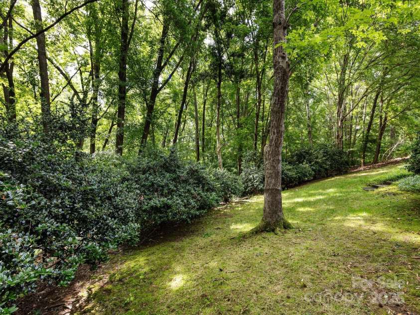9415 Braemar Terrace, Charlotte, NC 28210.  MLS# CAR4271029, YatesRealty ID 21658. 