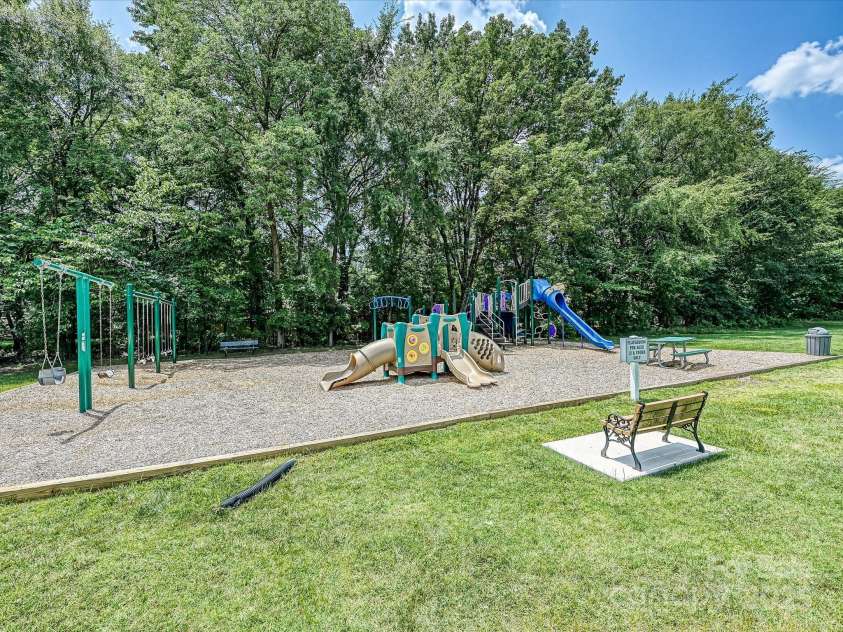 9415 Braemar Terrace, Charlotte, NC 28210.  MLS# CAR4271029, YatesRealty ID 21658. 