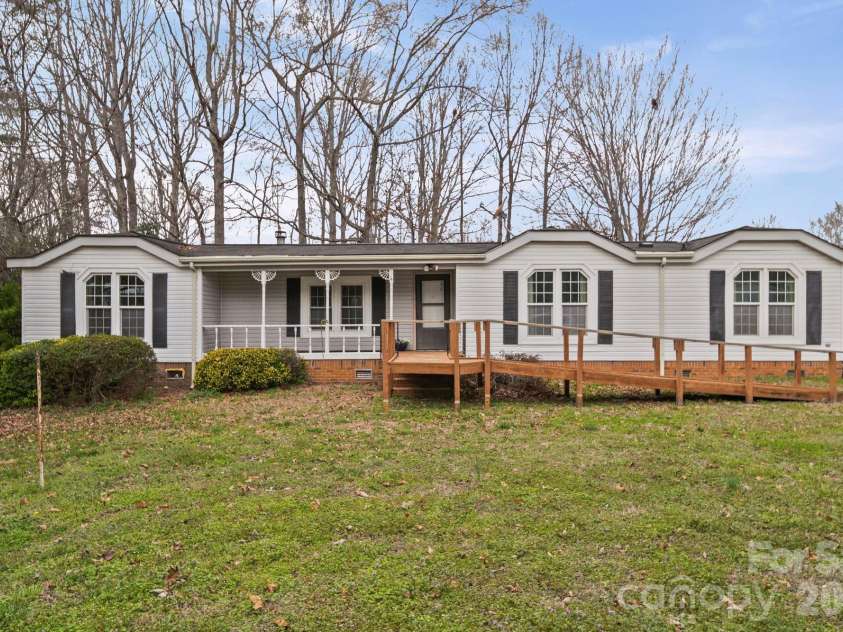 1015 Southwood Drive, Clover, SC 29710.  MLS# CAR4354202, YatesRealty ID 21659. 