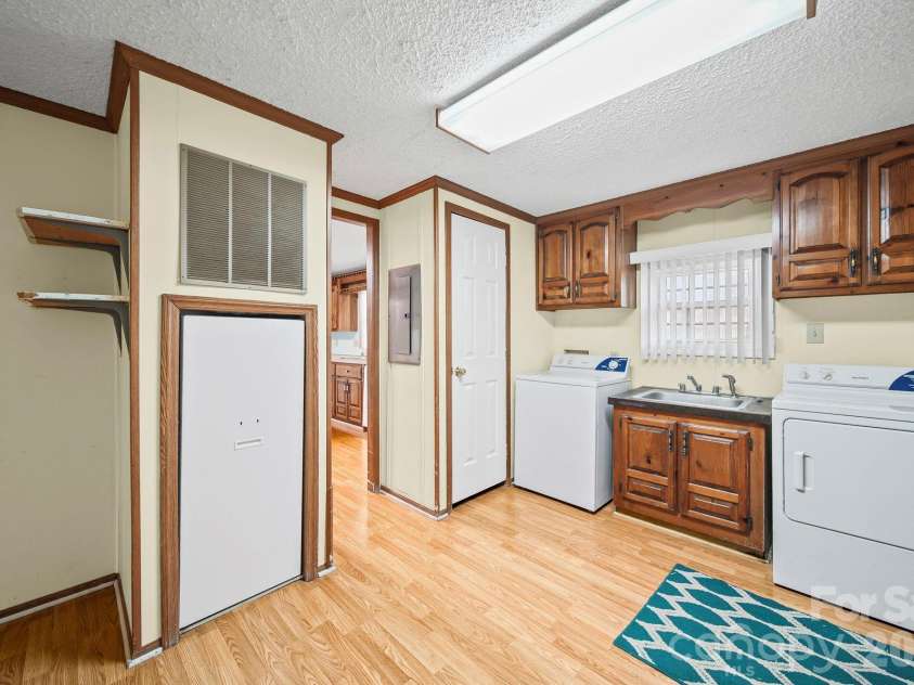 1015 Southwood Drive, Clover, SC 29710.  MLS# CAR4354202, YatesRealty ID 21659. 